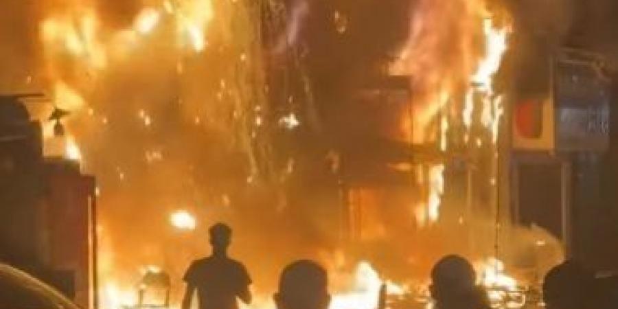 المباحث تستمع لأقوال شهود العيان لكشف ملابسات حريق مطعم بمصر الجديدة