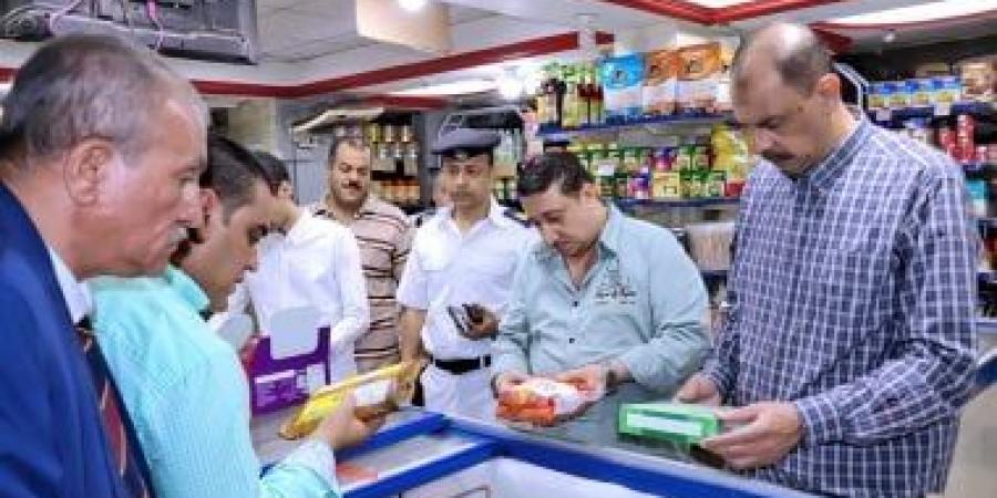 محافظ سوهاج يفقد المحال التجارية ويشدد على ضبط الأسعار
