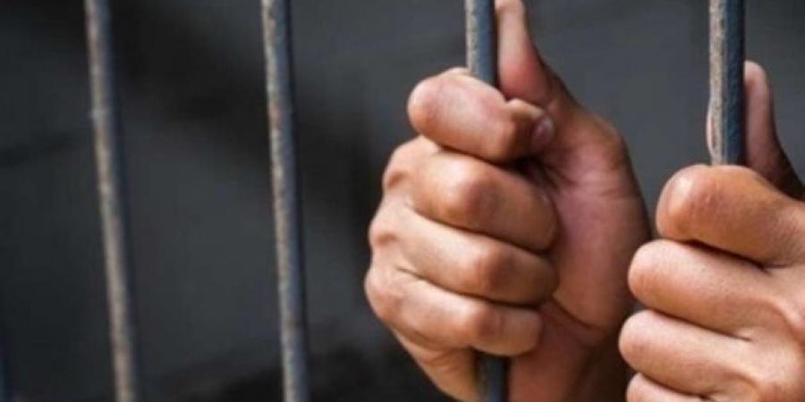 «ضرب
      أفضى
      إلى
      الموت»..
      السجن
      المشدد
      15
      عاما
      للمتهم
      بقتل
      زوجته
      في
      العبور - تكنو بلس