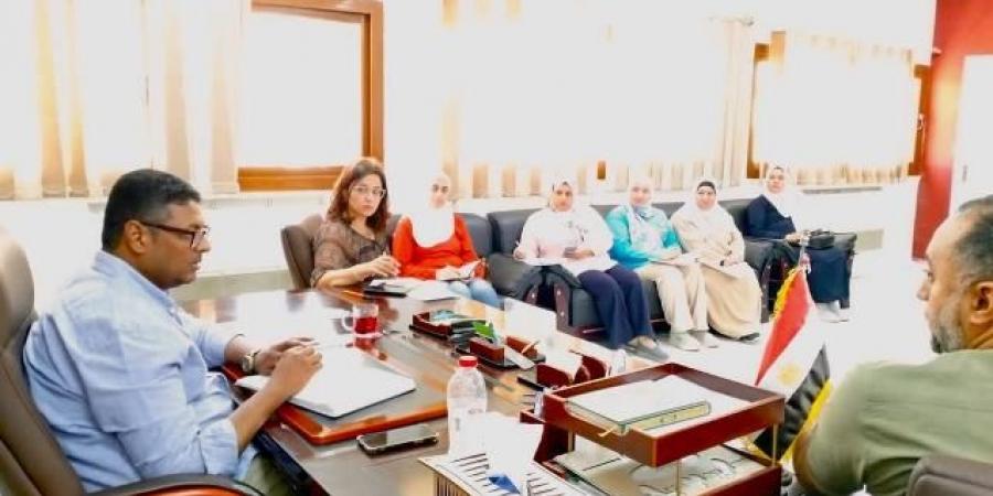 وكيل
وزارة
الصحة
بالبحر
الاحمر
يناقش
أداء
عمل
مستشفى
حميات - تكنو بلس