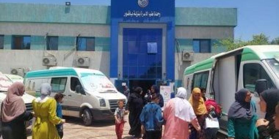 حياة كريمة.. الكشف على 1640 شخصا خلال قافلة طبية بنزلة باقور فى أسيوط