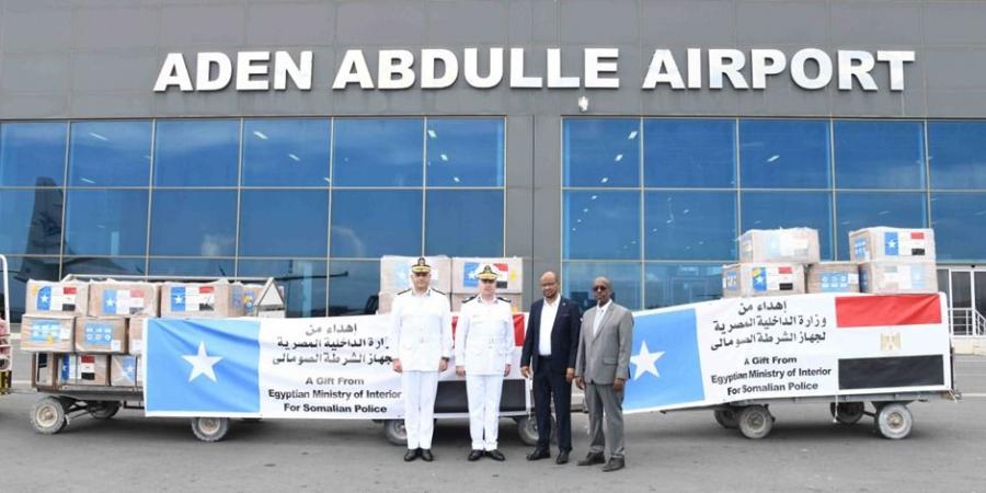 الداخلية
المصرية
تدعم
المنظومة
الشرطية
فى
الصومال
بشحنات
من
الزى
الرسمى - تكنو بلس