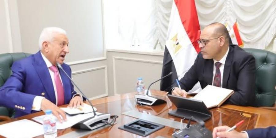 وزير
      العمل
      يلتقي
      وفدًا
      من
      «الجمعية
      المصرية
      لأصحاب
      المدارس
      الخاصة» - تكنو بلس