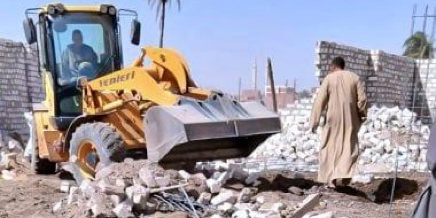 إزالة 52 حالة تعد على الأراضى المملوكة للدولة بالبحيرة