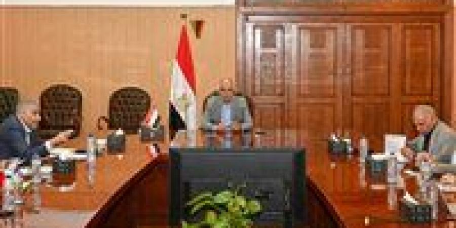 وزير
      الري
      يتابع
      حالة
      المنظومة
      المائية
      والنجاح
      في
      الوفاء
      بالاحتياجات
      المائية
      المتزايدة
      مع
      موجة
      الحرارة - تكنو بلس
