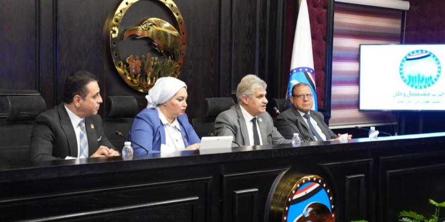 أمانة
      العمال
      المركزية
      بـ«مستقبل
      وطن»
      تنظم
      ندوة
      تعريفية
      حول
      قانون
      العمل
      الجديد - تكنو بلس