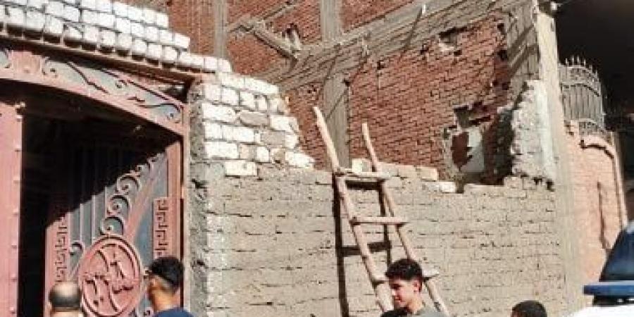 كان يقوم بأعمال تعلية.. مصرع شخص إثر انهيار حائط بقرية إمياى طوخ
