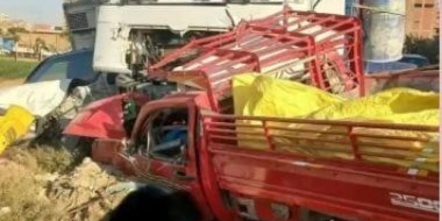 مصرع وإصابة 4 أشخاص إثر حادث تصادم سيارتين فى النزهة