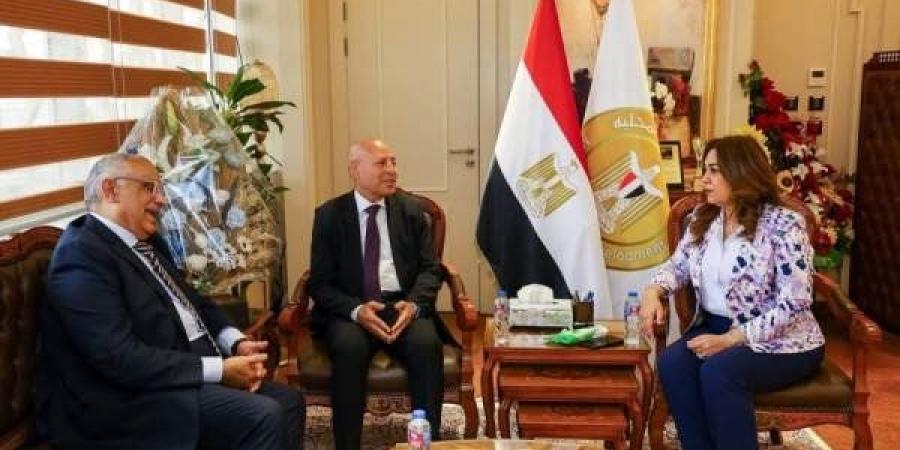 وزيرة
      التنمية
      تبحث
      إعادة
      المظهر
      الحضاري
      لشوارع
      مصر
      الجديدة - تكنو بلس