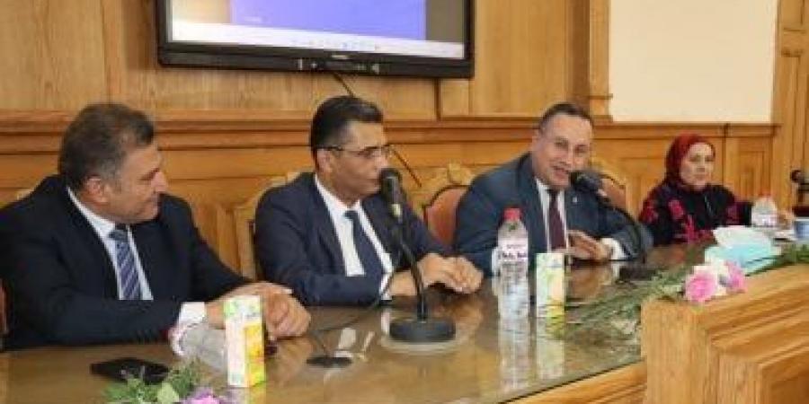 رئيس جامعة الإسكندرية يشهد احتفالية تكريم الطلاب الفائزين بجائزة "قنصوة"