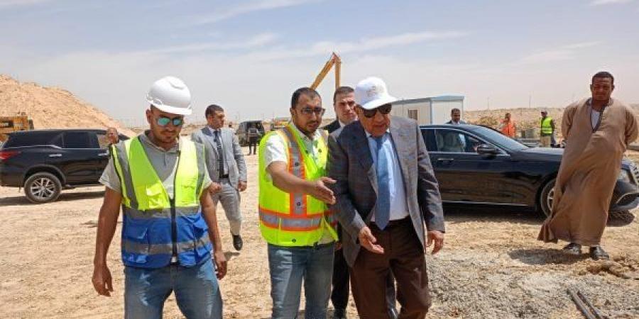 وزير
      الكهرباء
      يتفقد
      تنفيذ
      أعمال
      خط
      الربط
      المصري
      السعودي - تكنو بلس