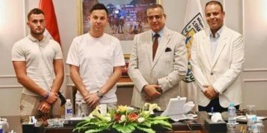 محافظ جنوب سيناء يبحث تنظيم مهرجان عالمى فى شرم الشيخ .. التفاصيل