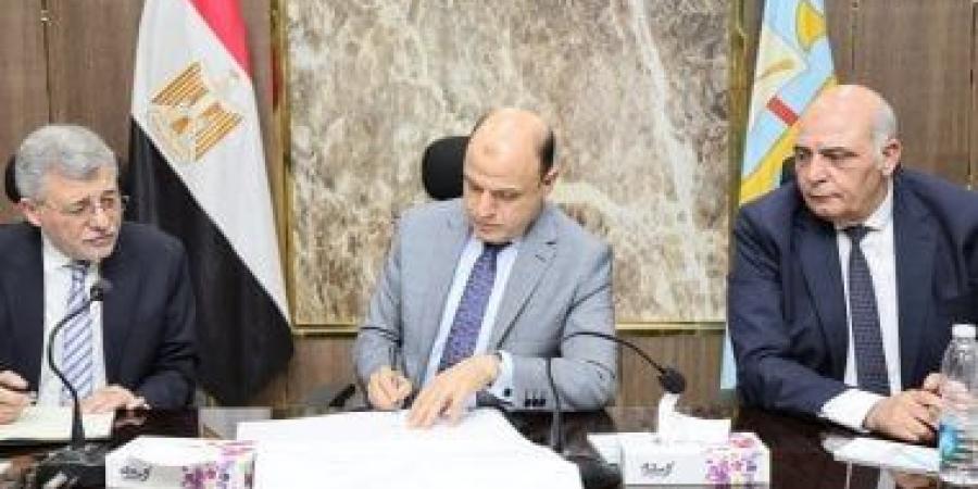 محافظ كفرالشيخ ورئيس هيئة الأوقاف يناقشان سبل الاستثمار الأمثل لأراضى الهيئة
