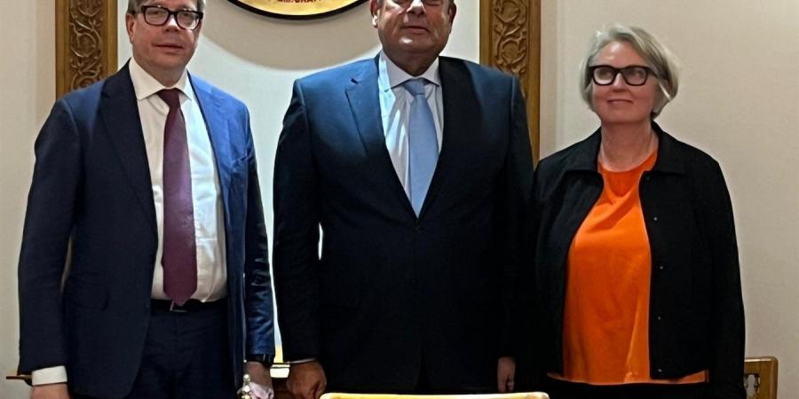 نائب
      وزير
      الخارجية
      والهجرة
      يستقبل
      السكرتير
      الدائم
      بوزارة
      خارجية
      فنلندا - تكنو بلس