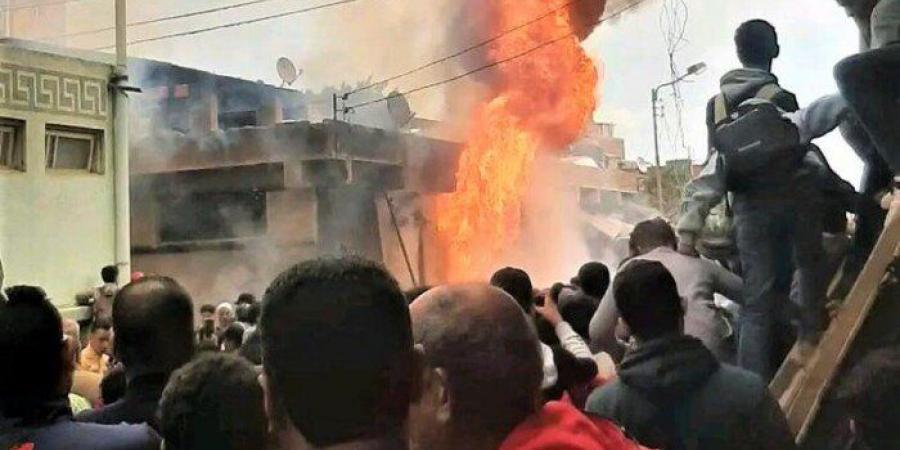 مصرع
      وإصابة
      6
      أشخاص
      جراء
      حريق
      هائل
      بمخزن
      خردة
      بمركز
      شربين
      بالدقهلية - تكنو بلس