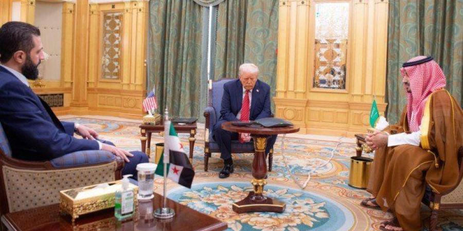 الرئيس
      الأمريكي
      ترامب
      يلتقي
      الشرع
      بالرياض
      بعد
      إعلانه
      رفع
      العقوبات
      عن
      سوريا - تكنو بلس
