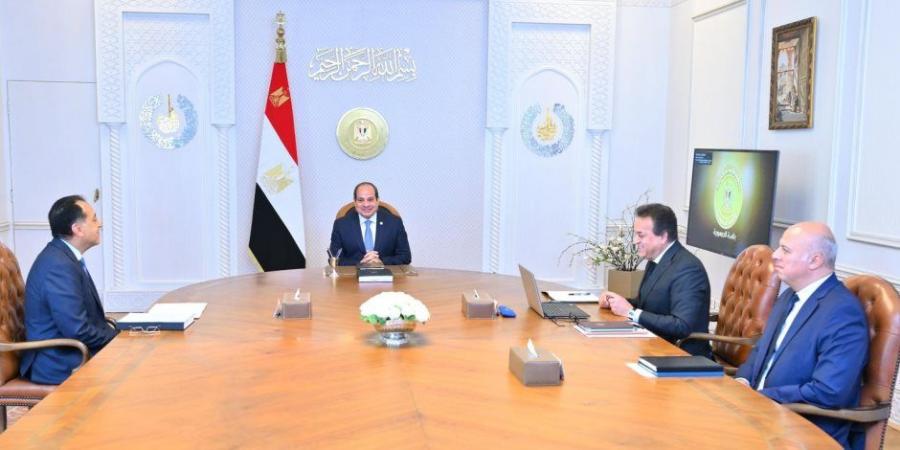 الرئيس السيسي يجتمع مع رئيس الحكومة ووزير الصحة ويستعرض المشروع القومي لبناء الإنسان - تكنو بلس
