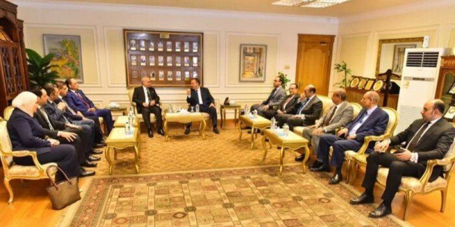 محافظ
      أسيوط
      ورئيس
      هيئة
      النيابة
      الإدارية
      يفتتحان
      مقرًا
      جديدًا
      للهيئة - تكنو بلس