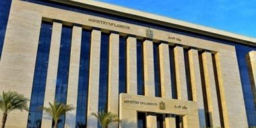 تعرف على الجهات المعنية لسفر المصرين للعمل بالخارج