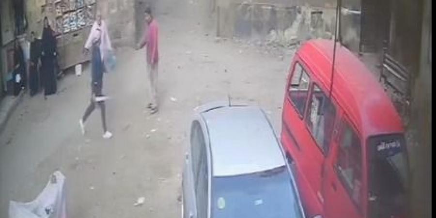 ضبط
      عاطل
      روّع
      المواطنين
      بسلاح
      أبيض
      لإجبار
      شخص
      على
      التنازل
      عن
      قضية
      بالقاهرة - تكنو بلس