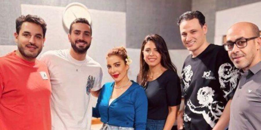 محمد
      الشرنوبي
      يتعاون
      مع
      أصالة
      في
      أجدد
      ألبوماتها
      «ضريبة
      البعد» - تكنو بلس