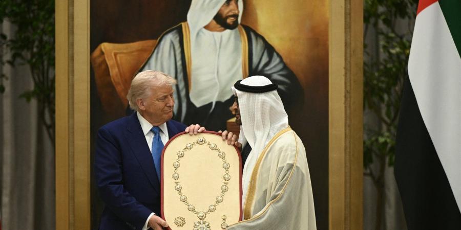 «أرفع
      وسام
      لقادة
      العالم»...
      رئيس
      دولة
      الإمارات
      يمنح
      ترامب
      وسام
      الشيخ
      زايد - تكنو بلس