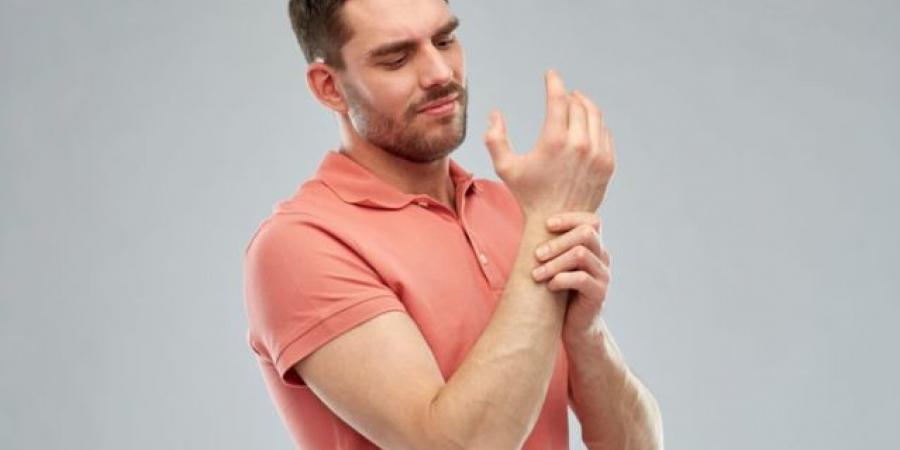 أسباب وعلاج شعورك بألم عند الضغط على عضلة.. ألم عضلي ليفي - تكنو بلس