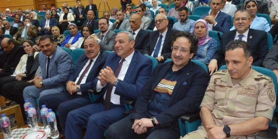 محافظ الغربية
يشهد
تحكيم
أول
رسالة
دكتوراة
على
العاملين
بالديوان - تكنو بلس