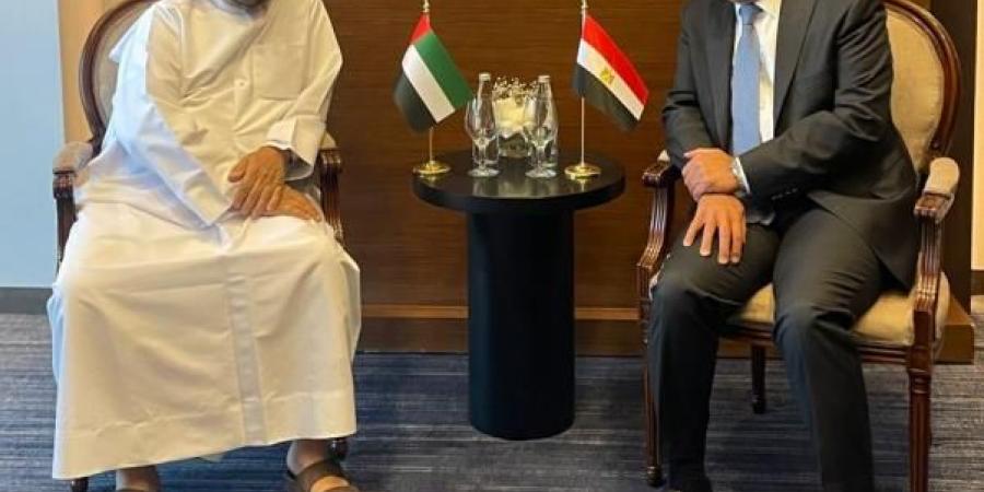 وزير
الخارجية
يلتقي
وزير
الدولة
الإماراتي
في
بغداد - تكنو بلس