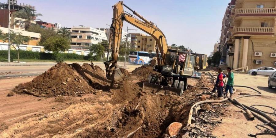 تعرف على مشروع تطوير وتوسعة طريق السادات بمدينة أسوان.. صور