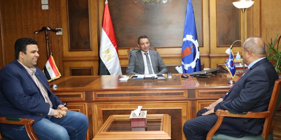 توصيل
التيار
الكهربائى
للمناطق
والقري
المحرومة
بالقطاع
الريفي - تكنو بلس