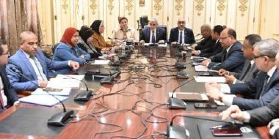 "قوى النواب" توافق على صرف منحة للعاملين بشركات قطاع الأعمال العام
