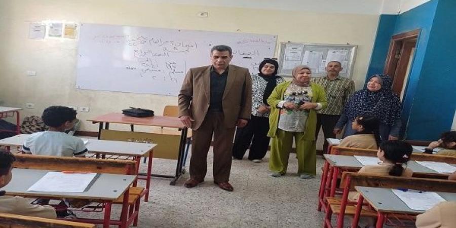 مدير
تعليم
الخانكة
يتابع
الامتحانات
بمدارس
الجبل
الأصفر - تكنو بلس