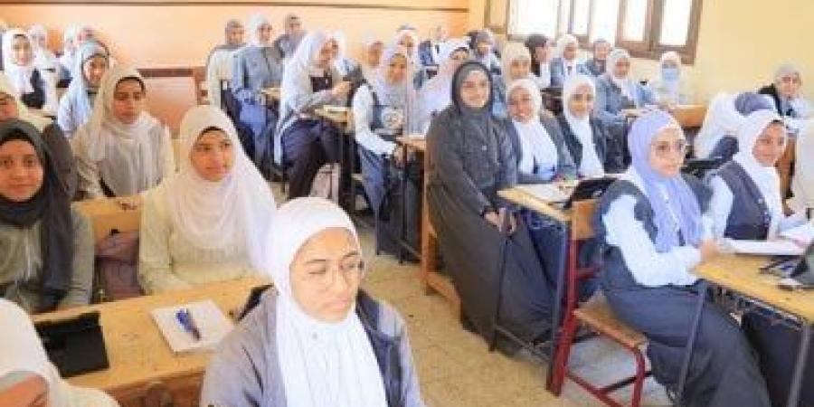 563 ألفا و818 طالبا وطالبة يؤدون امتحان المواد غير المضافة للمجموع بالشرقية
