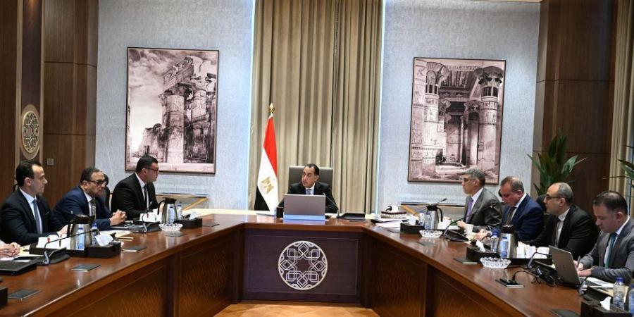 رئيس الوزراء يتابع الموقف التنفيذي لتطوير أرض مطار إمبابة ومنطقة عزيز عزت - تكنو بلس