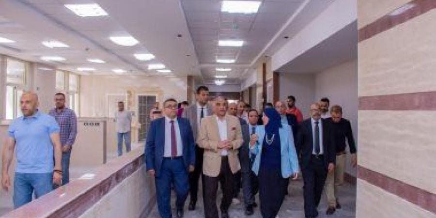 رئيس جامعة طنطا يتفقد أعمال التطوير بكليتي التمريض وطب الأسنان