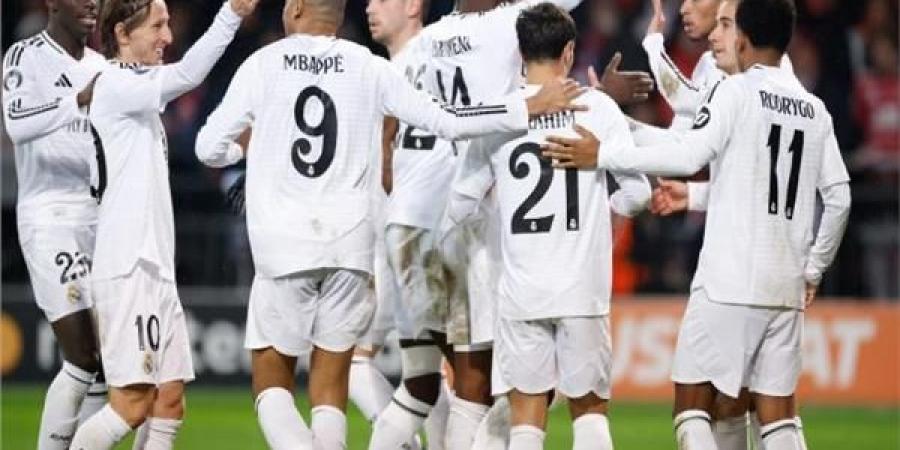 معلق
مباراة
ريال
مدريد
وإشبيلية - تكنو بلس
