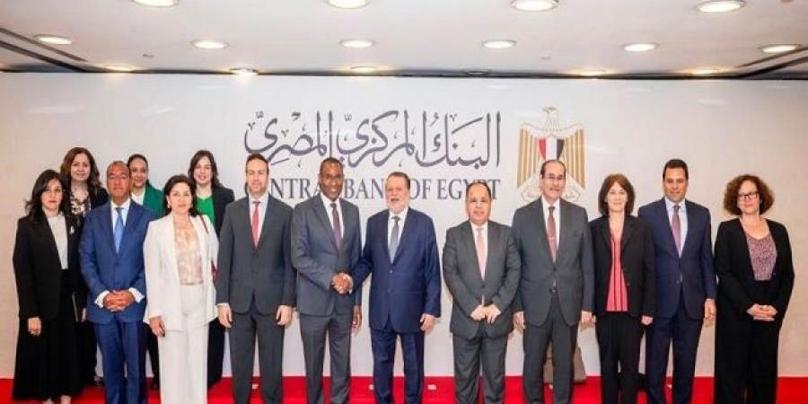 محافظ
البنك
المركزي
يستقبل
نائب
المدير
العام
لصندوق
النقد
الدولي - تكنو بلس