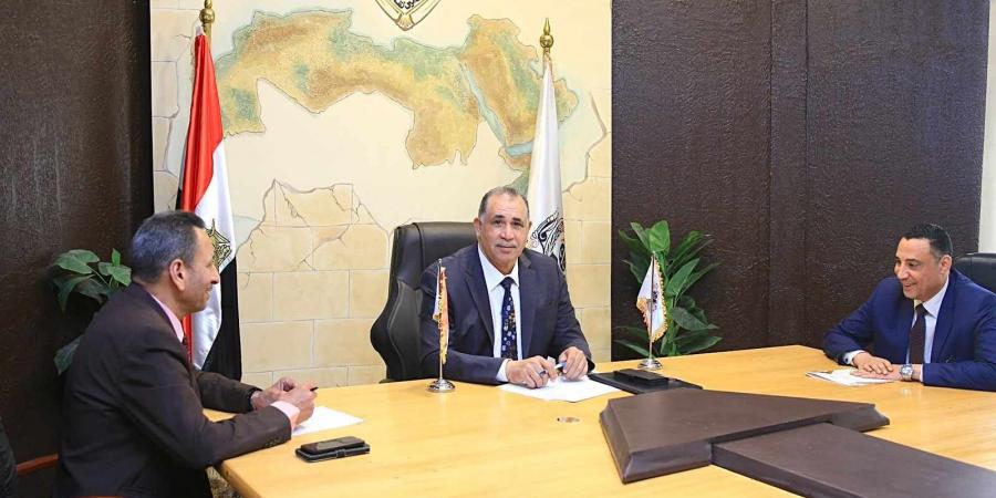 نقيب
      المحامين
      يتابع
      سير
      عملية
      الإضراب
      عن
      حضور
      الجلسات
      أمام
      كافة
      محاكم
      الجنايات
      على
      مستوى
      الجمهورية - تكنو بلس