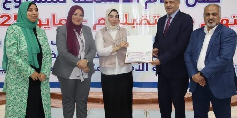 عبد
الجليل
.. يكرم
وكيل
وزارة
التربية
والتعليم
و35
مدرسة ابتدائية - تكنو بلس