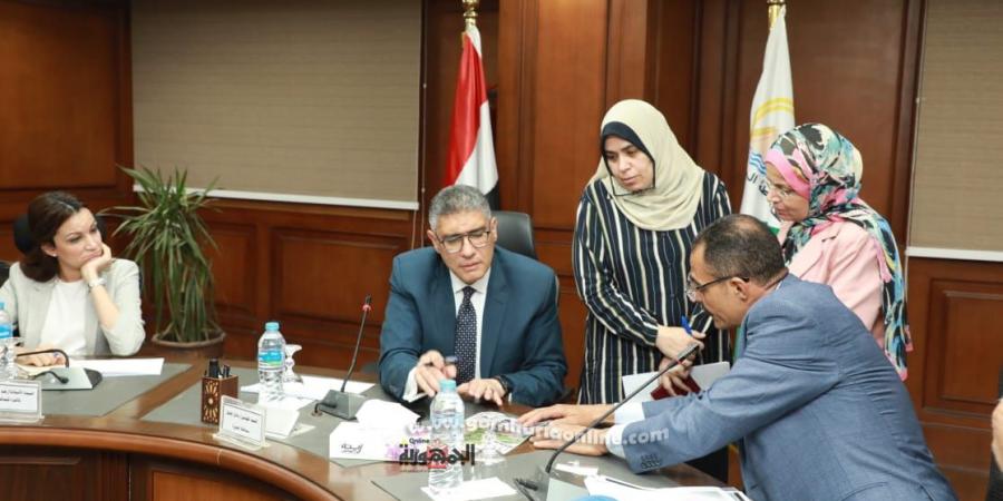 محافظ
الجيزة
يعقد
لقاء
الثلاثاء
الأسبوعي
لبحث
طلبات
المواطنين - تكنو بلس