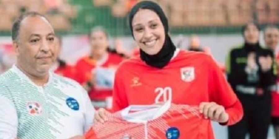 رنا
راضي
تحصد
جائزة
أفضل
لاعبة
فى
مباراة
الأهلي
وفاب
الكاميروني  - تكنو بلس