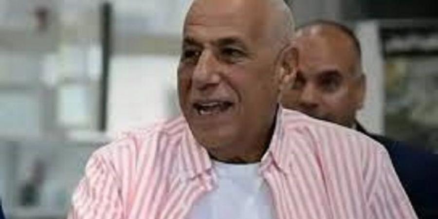 حسين
لبيب
يعود
للقاهرة
بعد
انتهاء
فحوصاته
الطبية
في
فرنسا - تكنو بلس