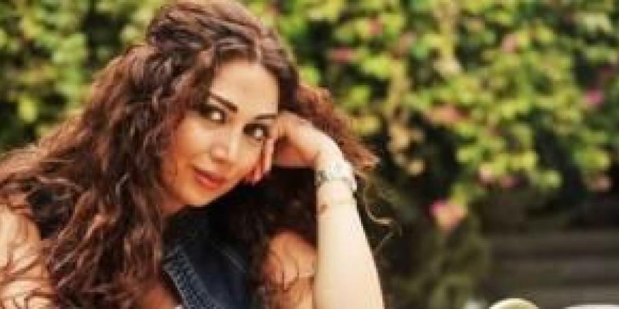 أطلت
      بالأبيض
      ..
      نجمة
      مسلسل
      "باب
      الحارة"
      تدخل
      القفص
      الأبيض
      شاهدوا
      عريسها - تكنو بلس