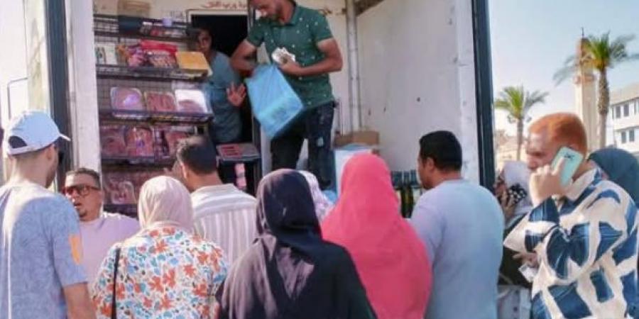 إقبال
كبير
من
المواطنين
على
المنفذ
المتحرك
بطور
سيناء - تكنو بلس