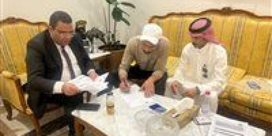 عودة
      كافة
      مستحقاتهم
      المالية..
      وزير
      العمل
      يعلن
      إنهاء
      أزمة
      عمال
      مصريين
      مع
      صاحب
      عمل
      سعودي - تكنو بلس