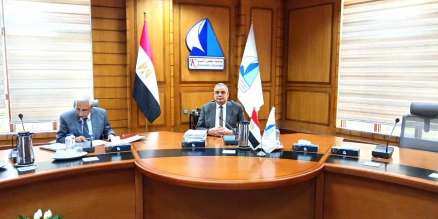 رئيس
جامعة
كفر
الشيخ
يترأس
لجنة
اختيارعميد
كليتي
الحقوق
وطب
بيطري - تكنو بلس