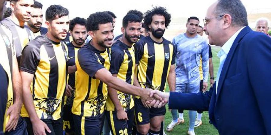 رئيس
شركة
المقاولون
العرب
يهنئ
فريق
الكرة
بالعودة
السريعة
للممتاز - تكنو بلس