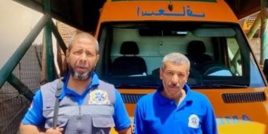 مسعفين ينقذان مسنة تعرضت للغرق فى الشرقية
