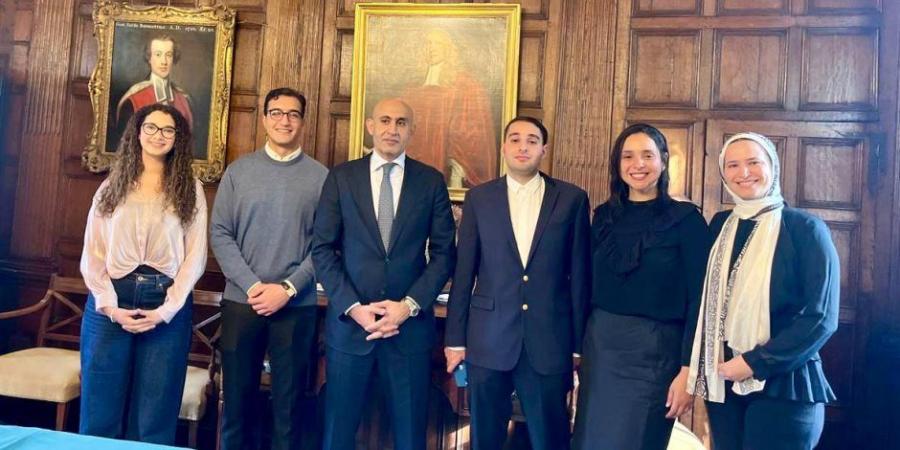 الوزير محمد عبد اللطيف يلتقي عددا من الطلاب المصريين بجامعة كامبريدج.. ويؤكد: نماذج مشرفة للدولة المصرية بالخارج - تكنو بلس